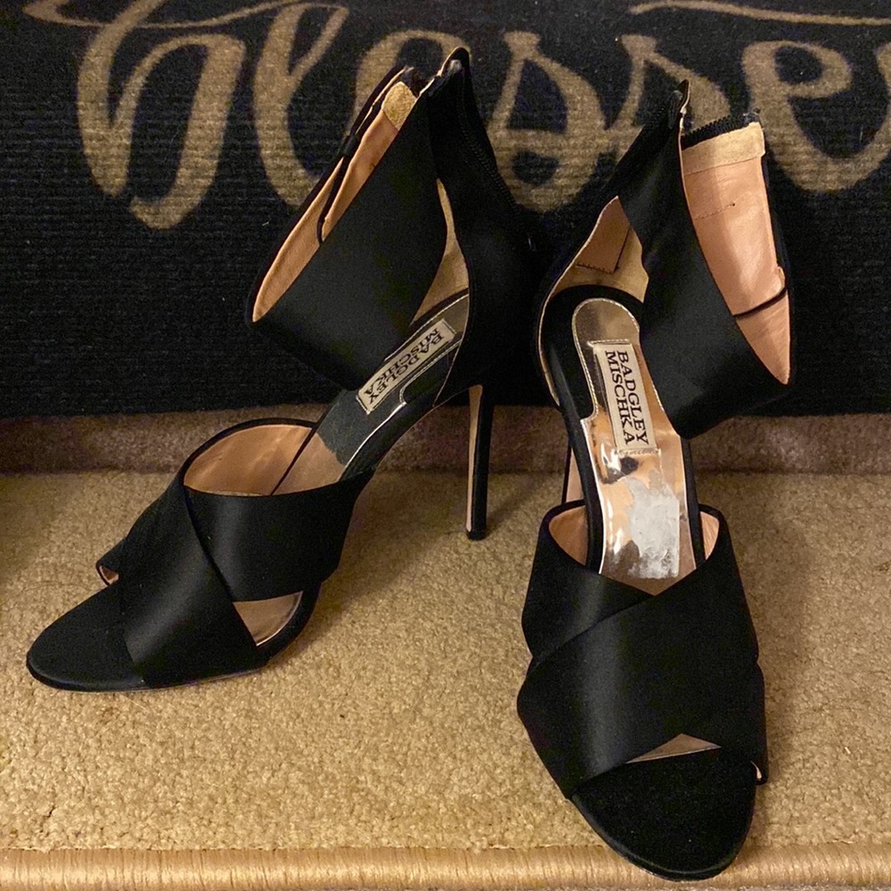 BADGLEY MISCHKA-D!D! GORGEOUS! BLACK SATIN WIDE ANKLE STRAP W/RHINESTONES